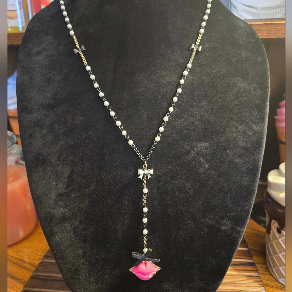Betsey Johnson First Date Kiss Lips Necklace! Vintage NWT! - Picture 15 of 16
